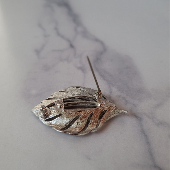Vintage Monet Silver Leaf Brooch - Picture 7 of 10